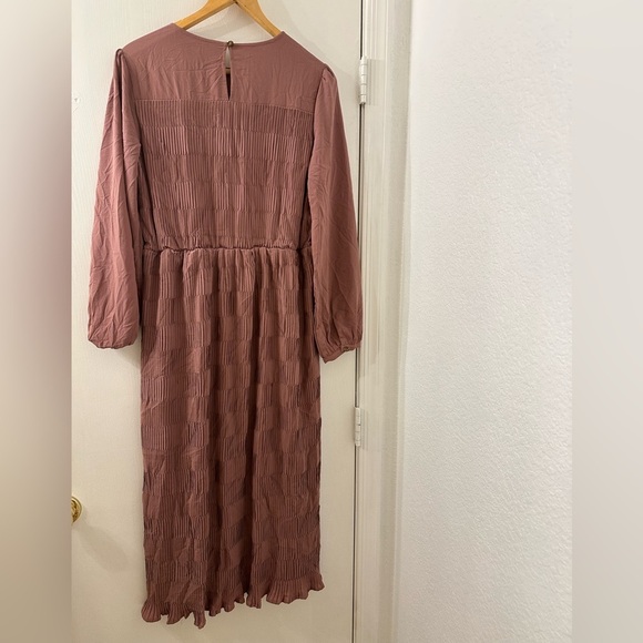 Roolee Midi Silk Blush Dress in Medium - Picture 4 of 6